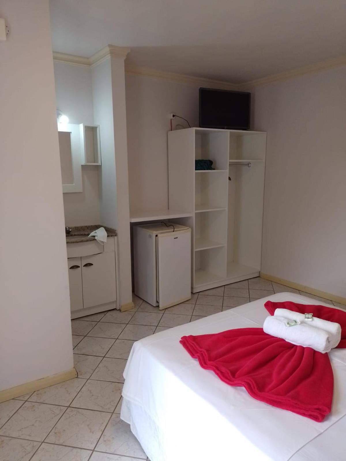 Hotel Pousada Ilha Do Mar บอมบินญัส ภายนอก รูปภาพ